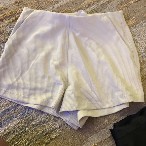 Brand new-Lulu - Picture 2 of 3